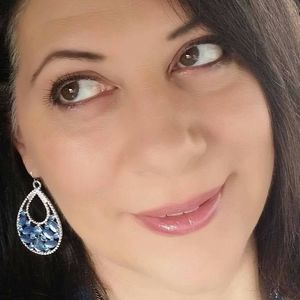 Meet your Posher, Monica